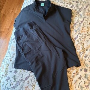 Garde malade scrub set in “charbon”